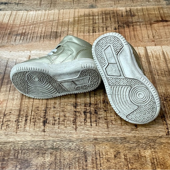 ADORABLE H&M Unisex GOLD high tops sneakers Double Velcro closure - Picture 7 of 11